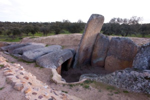 Dolmen of Lácara, Megalithic Art
